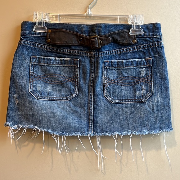 *AS SEEN ON TELL ME LIES* Abercrombie and Fitch denim mini skirt - Picture 4 of 5
